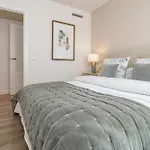 Eb4a - Frontline Apartment